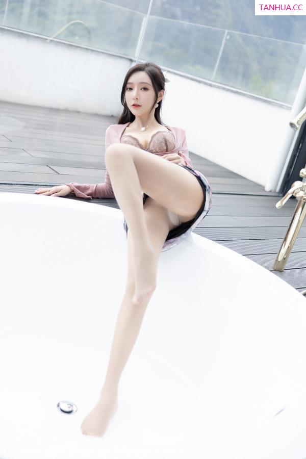 王馨瑶  [XiuRen]高清写真图 2022.12.12 No.5985 王馨瑶yanni 美腿长裙第24张图片